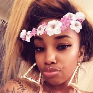 Meet your Posher, Deshia